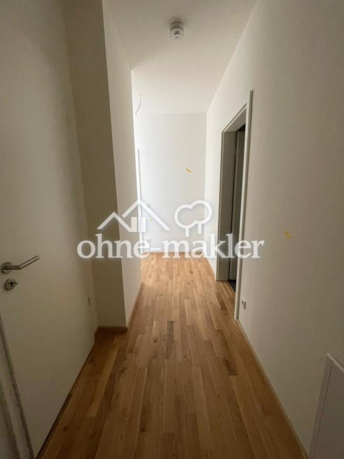 Gang - links Abstellkammer