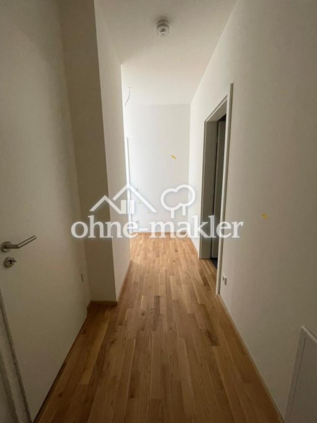 Gang - links Abstellkammer