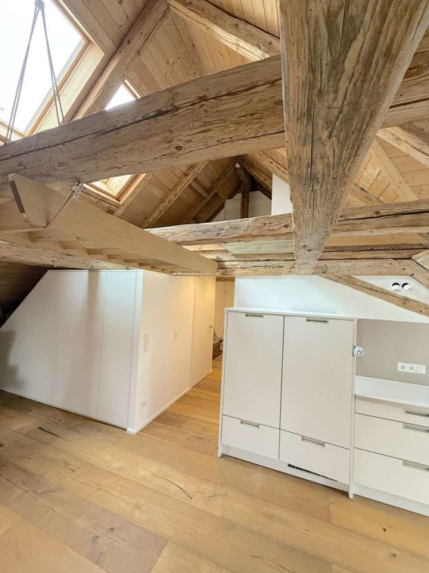 Spitzboden mit Zugtreppe