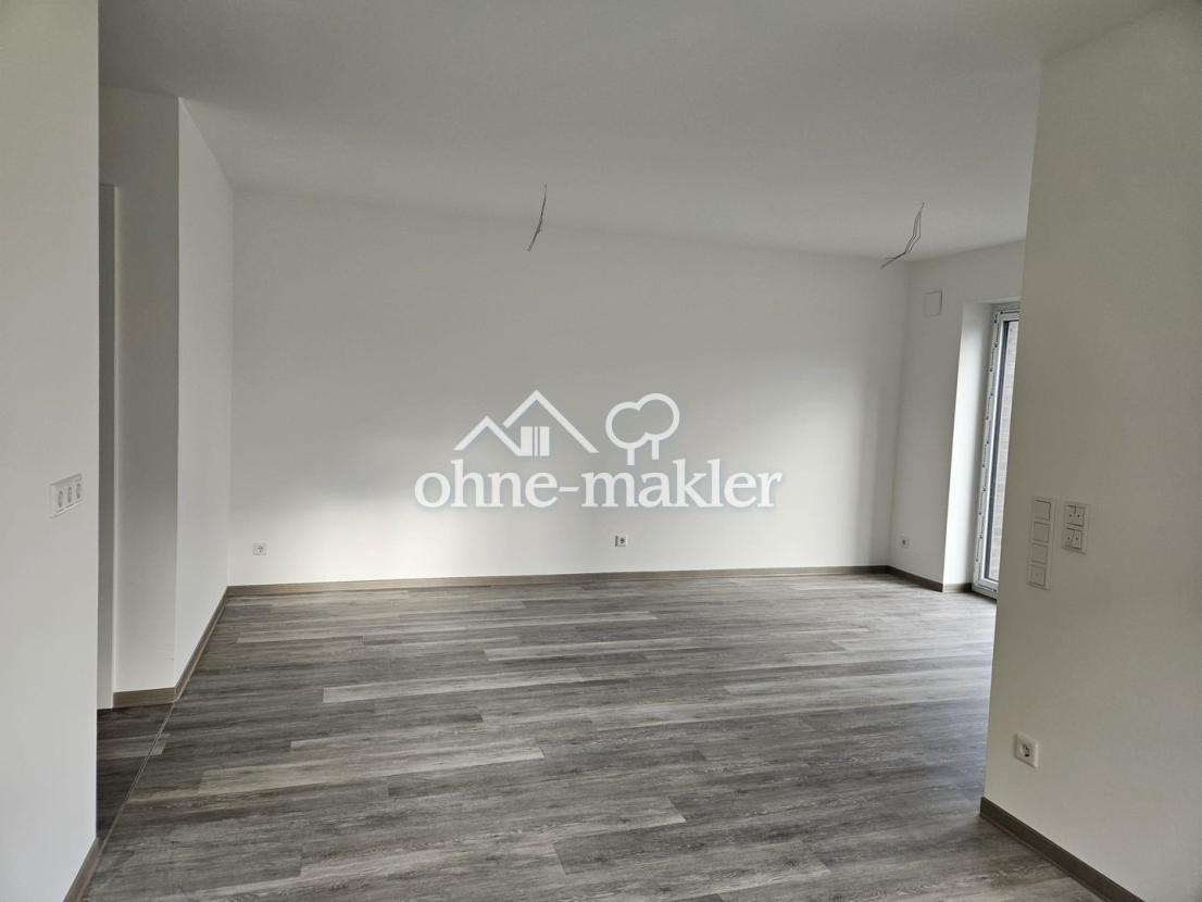 Blick aus Küche in Wohnzimmer