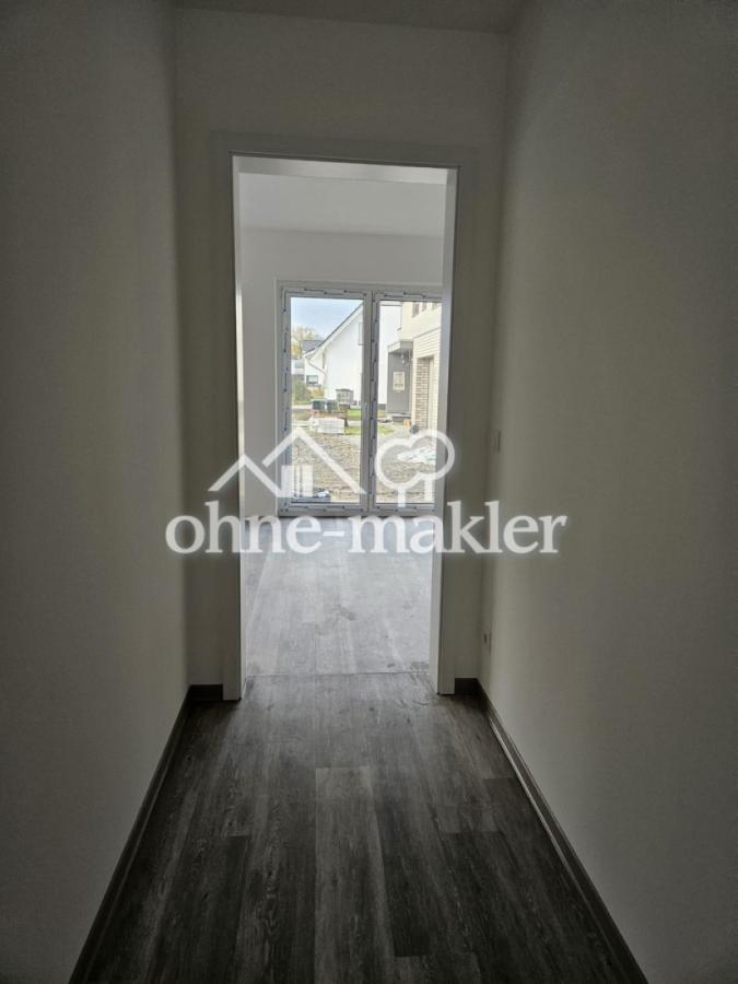 Blick ins Schlafzimmer aus Flu