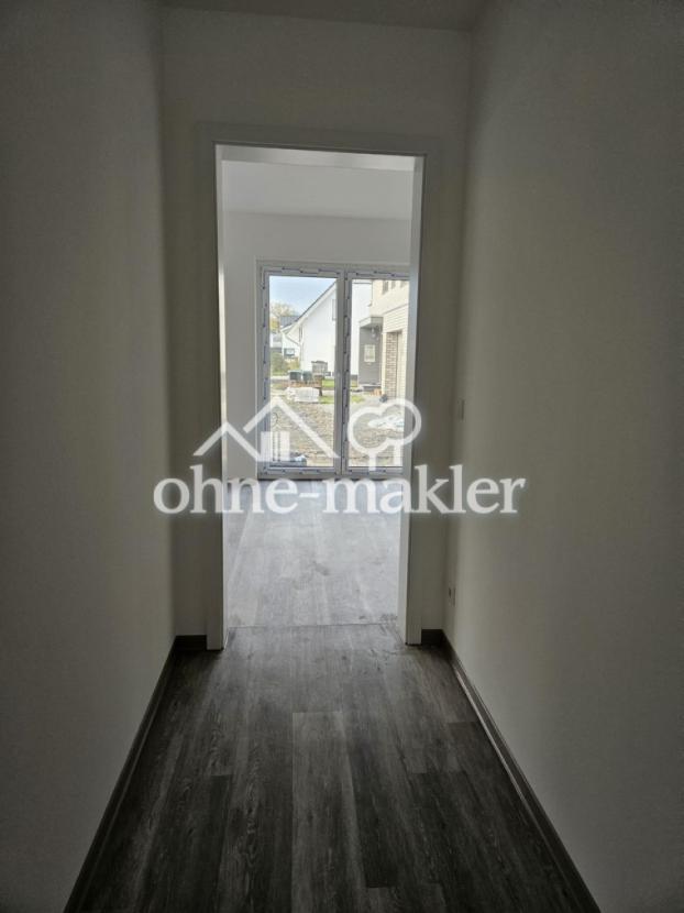 Blick ins Schlafzimmer aus Flu