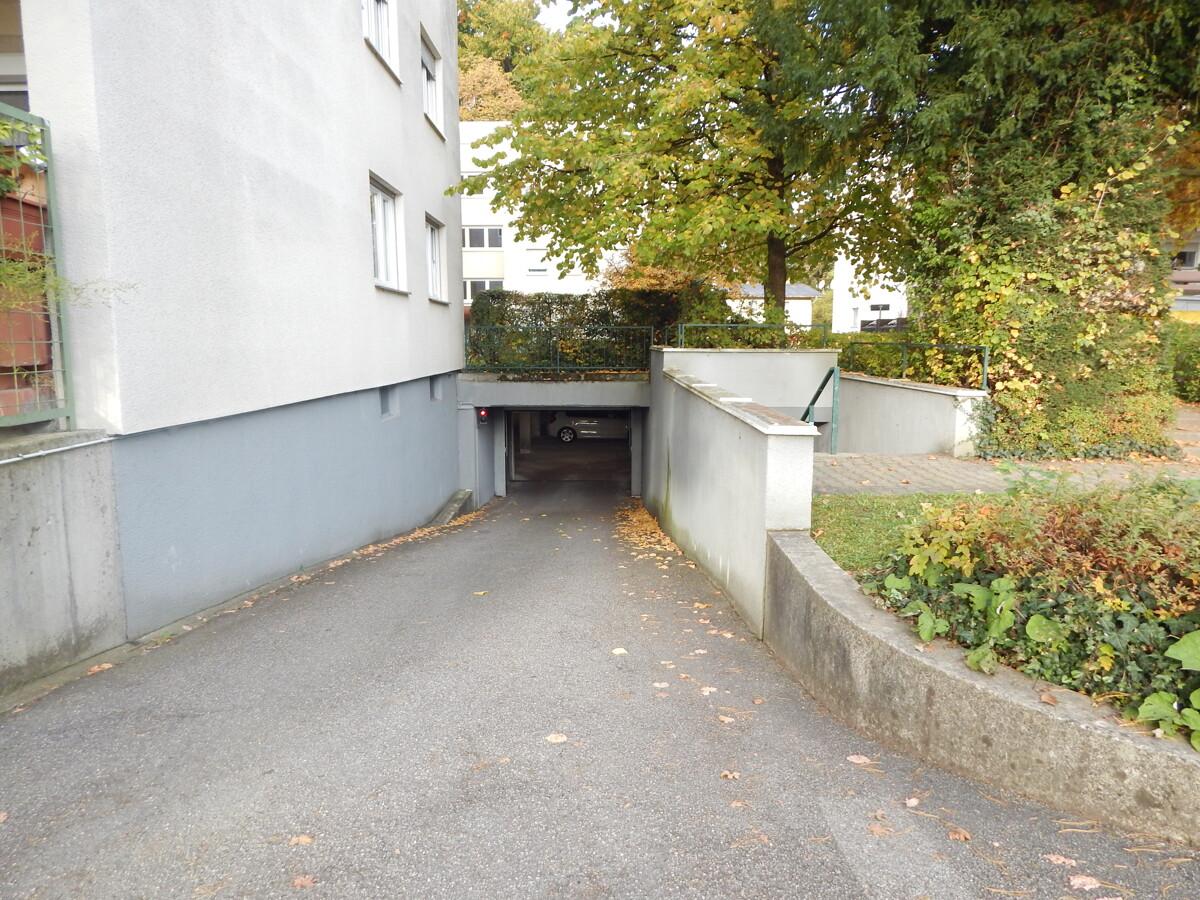 Tiefgaragenabfahrt