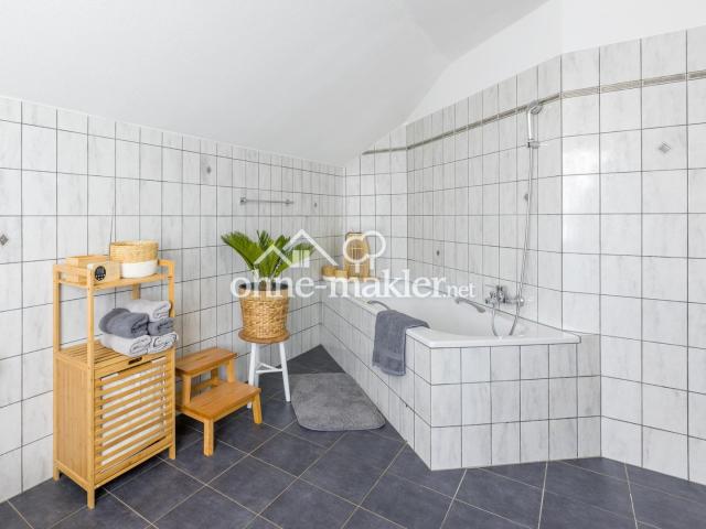 Besonders großes Badezimmer