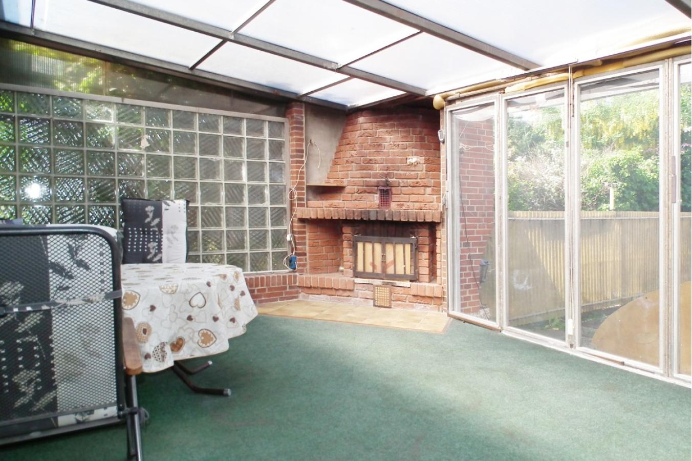 Wintergarten mit Kamin