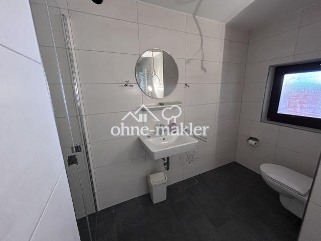 frisch renoviertes Duschbad 