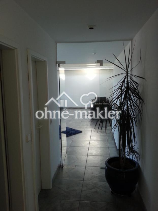 Blick vom Flur ins Wohnzimmer