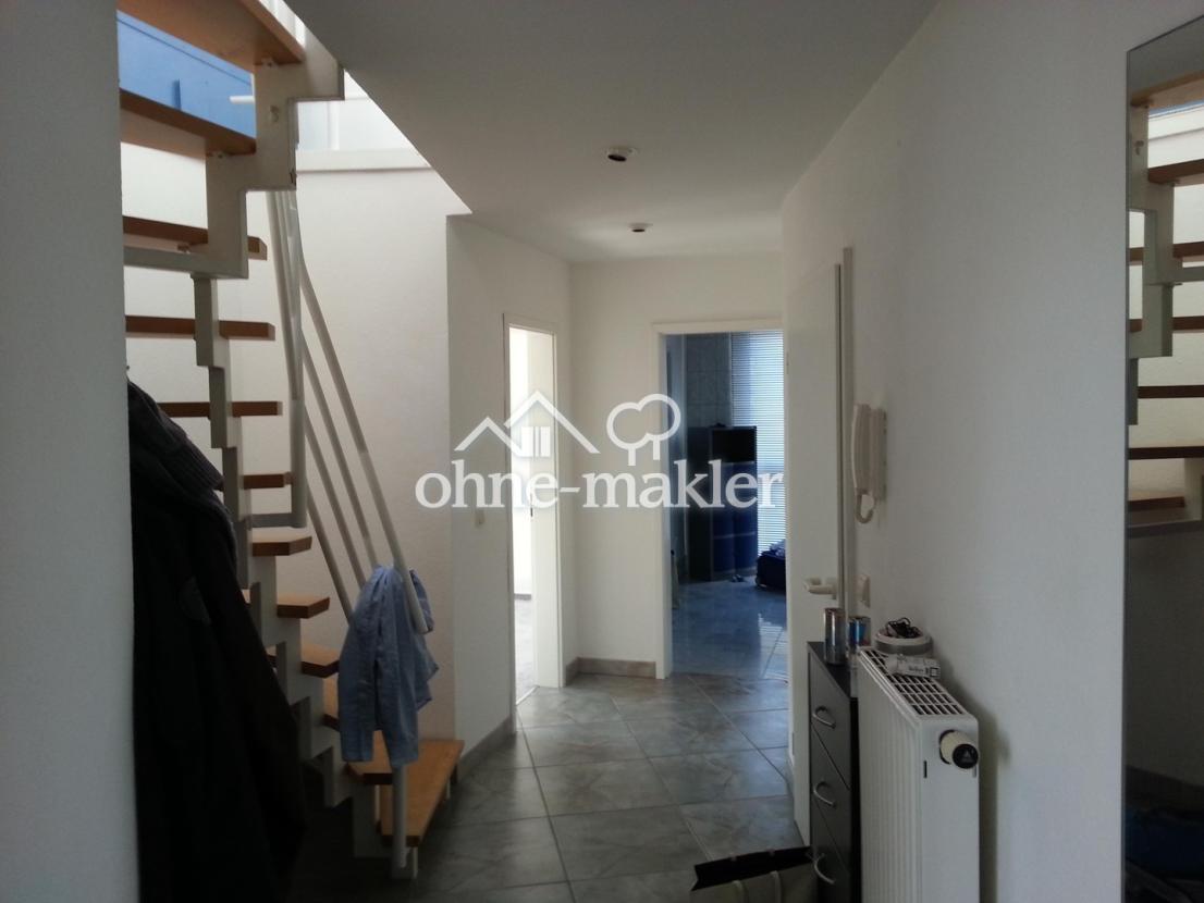 Blick vom Flur ins Bad