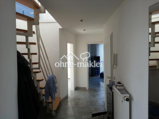 Blick vom Flur ins Bad