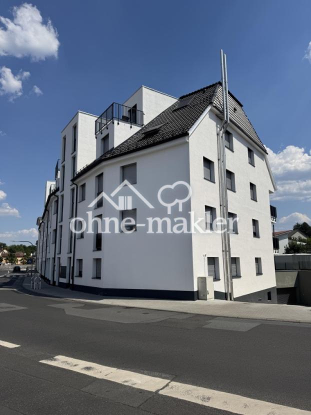 Front des Wohnhauses + TG 