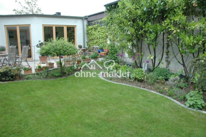 Garten, Blick zum Anbau 