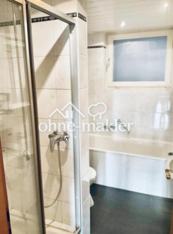 Badezimmer mit Dusche