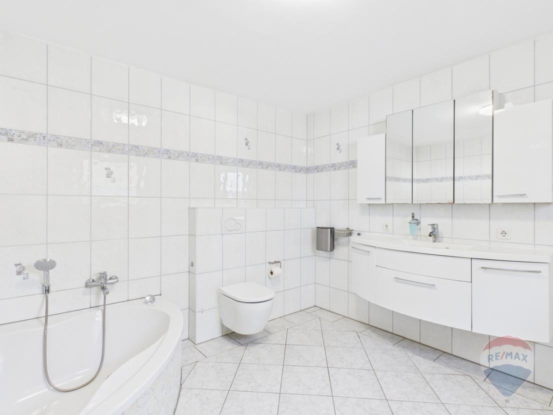 Badezimmer im Erdgeschoss