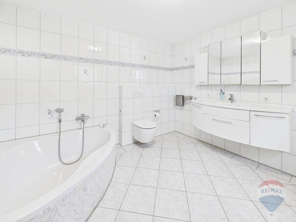 Badezimmer im Erdgeschoss