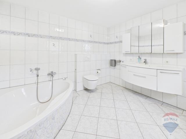 Badezimmer im Erdgeschoss