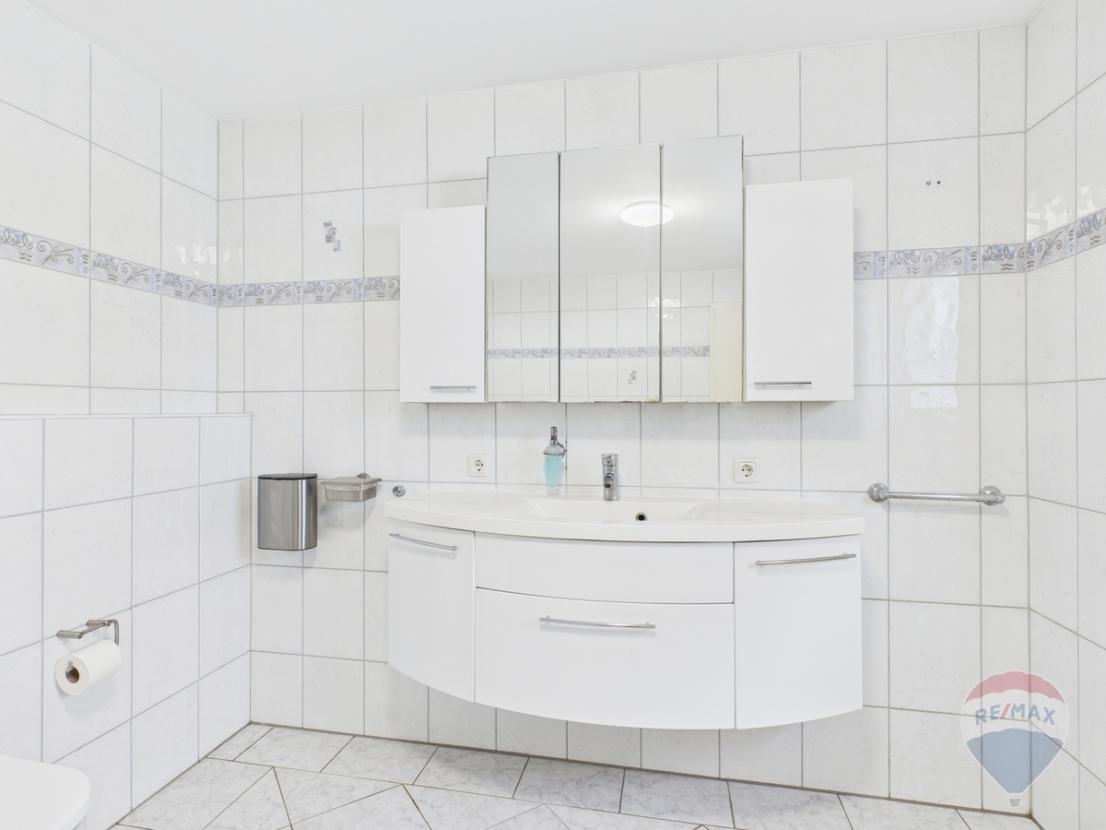 Badezimmer im Erdgeschoss