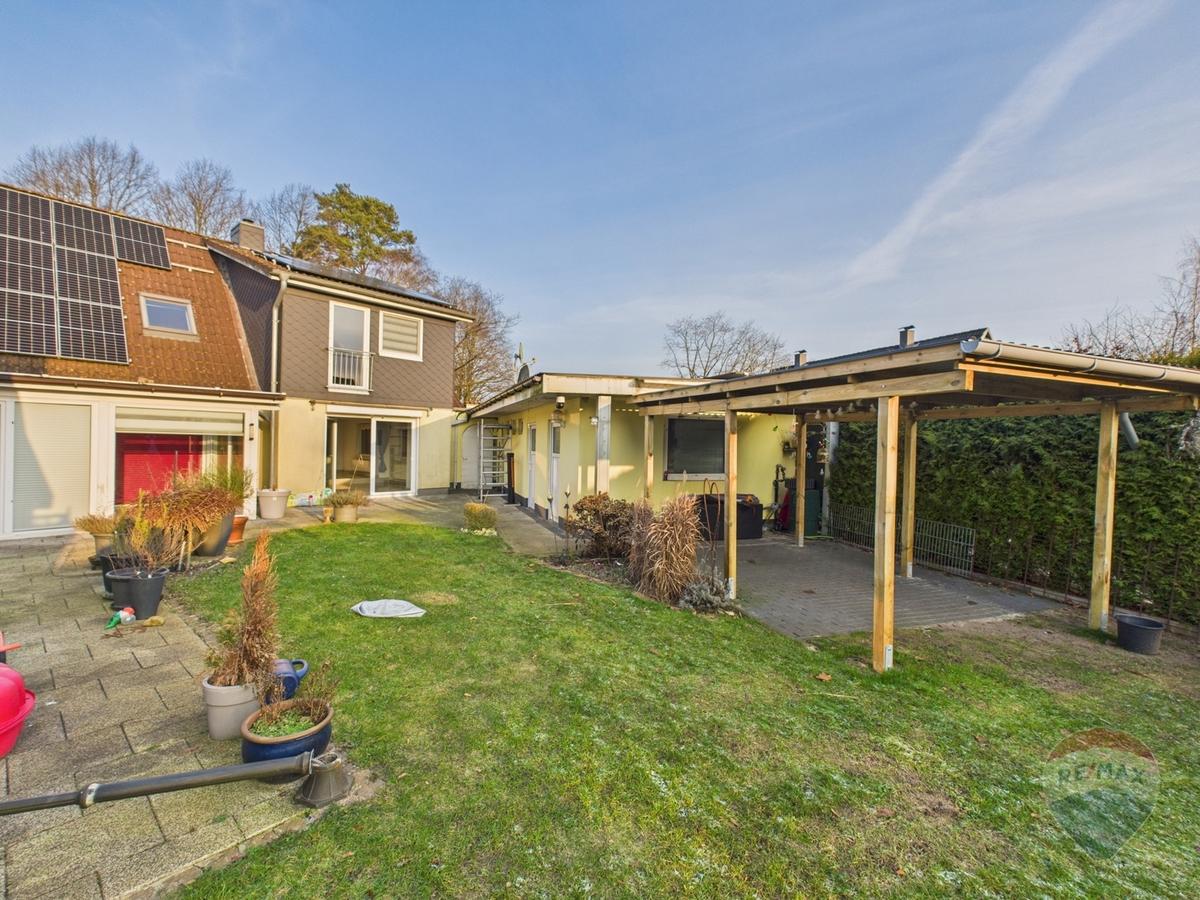 Hausansicht aus dem Garten