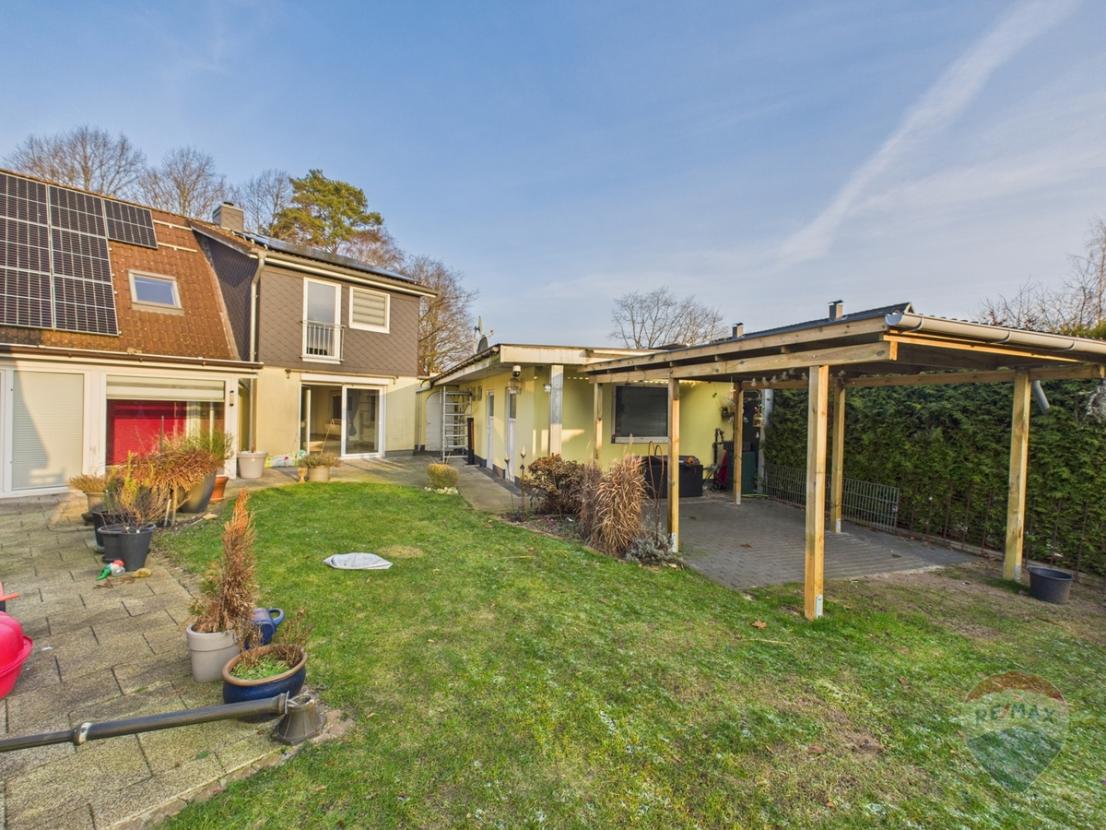 Hausansicht aus dem Garten