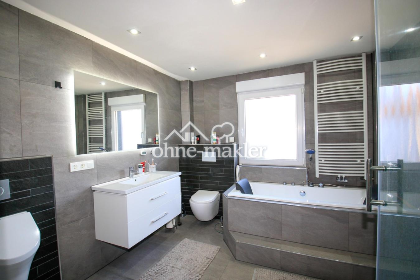 Hochwertiges Bad 1.OG