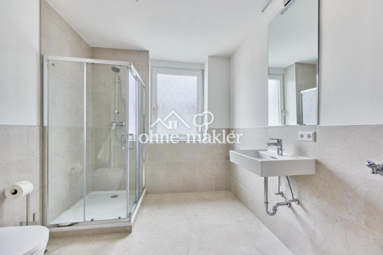 Tageslichtbad mit Handtuchheiz