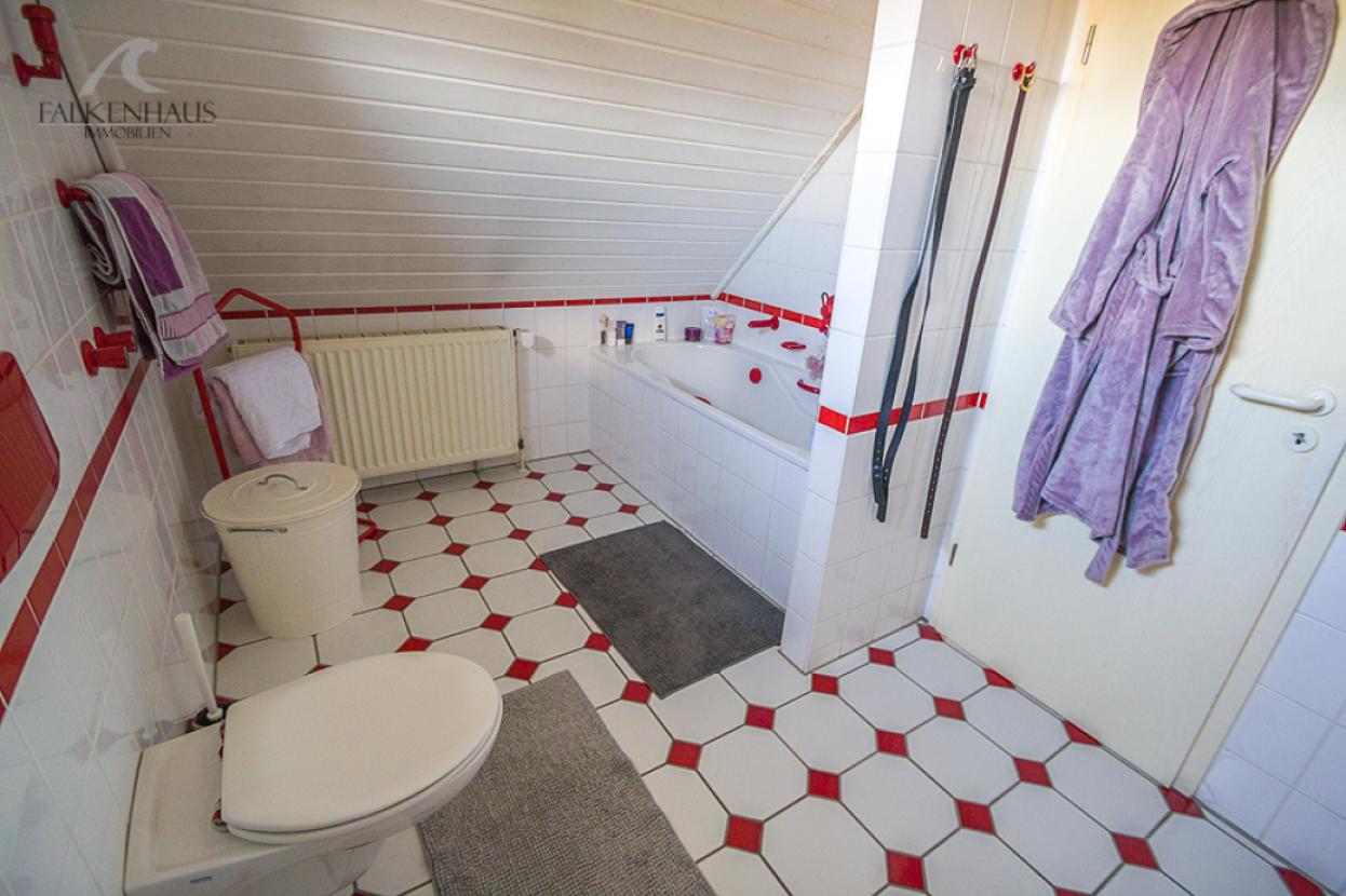 Dachgeschoss - Bad mit Badewanne