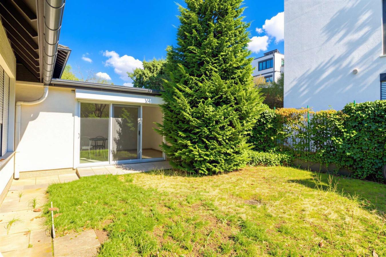 Schwimmhalle von außen