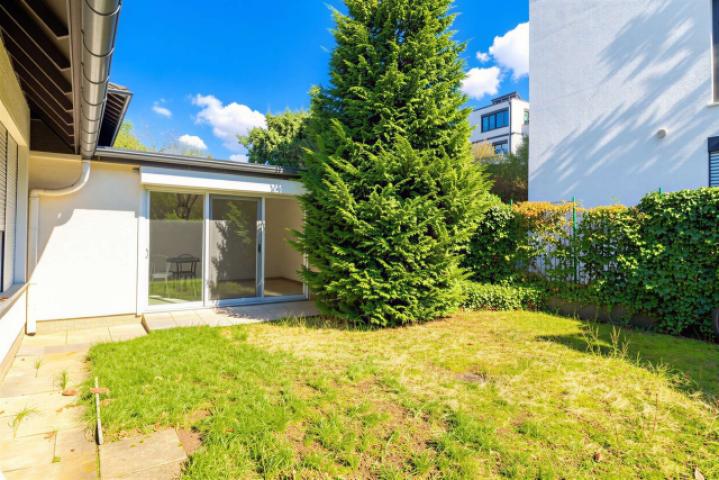 Schwimmhalle von außen