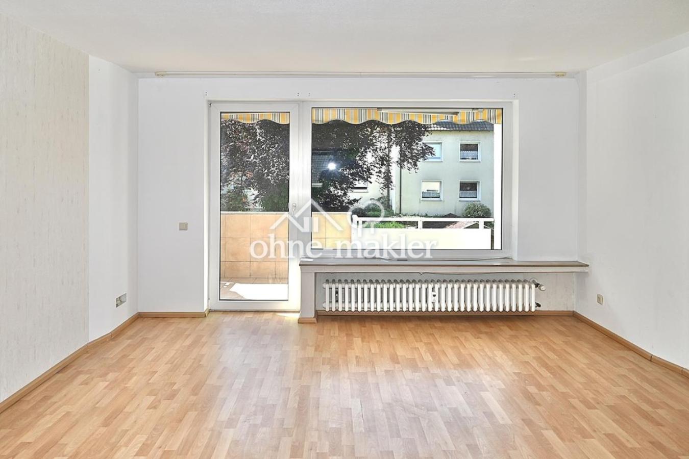 Wohnzimmer Blick zum Balkon