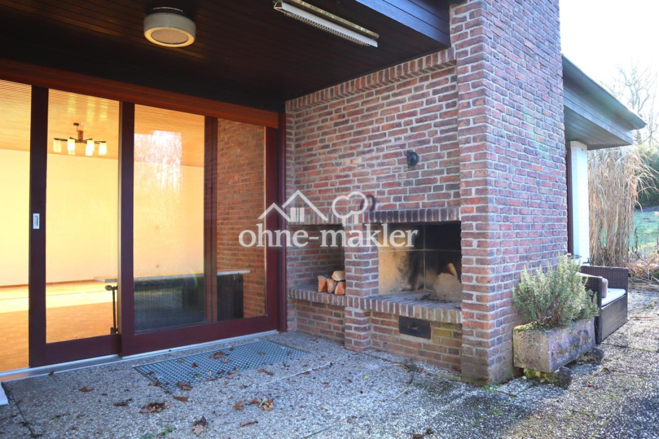 Terrassenzugang mit Außenkamin