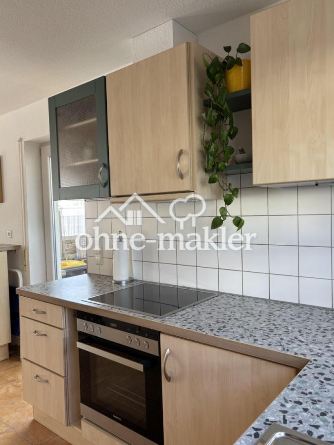 EG-Küche mit Tür zum Carport