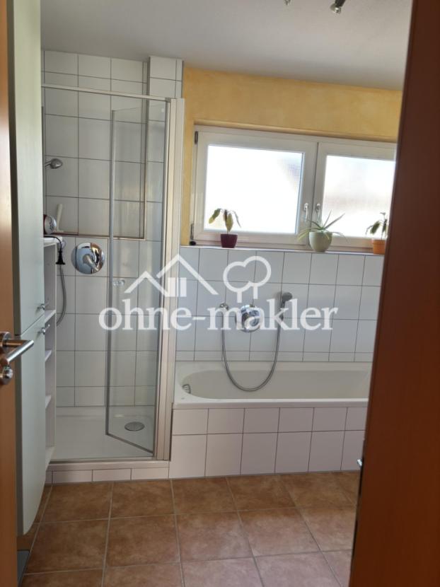 OG-Bad: Dusche und Wanne