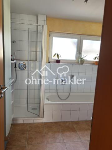 OG-Bad: Dusche und Wanne