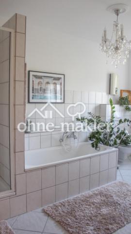 Dusche und Badewanne 3. OG