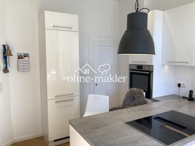 Kühlschrank u. Abstellkammer