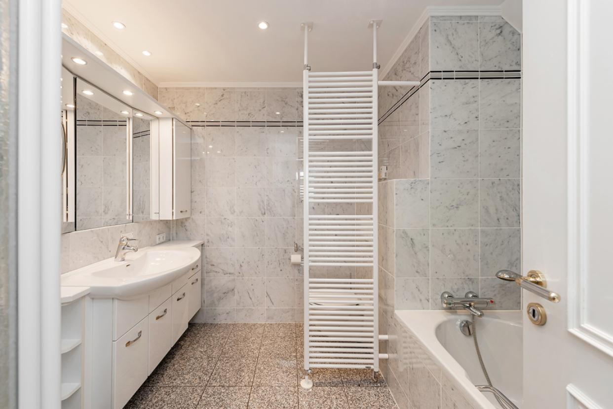 Badezimmer im Dachgeschoss