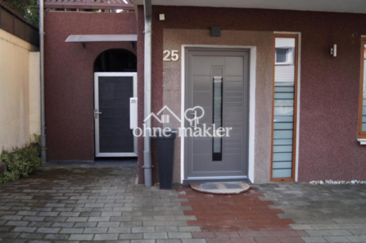 Wohnung und Hauseingang