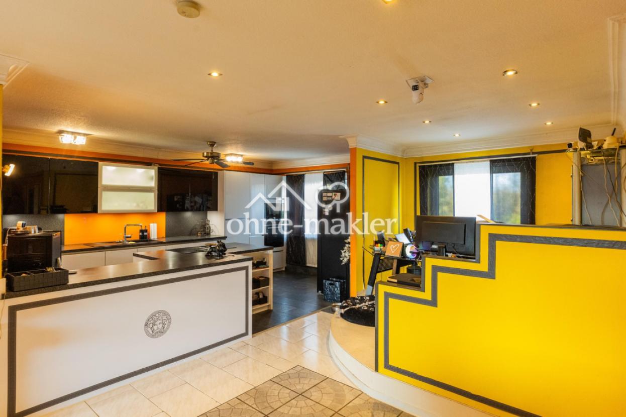 Blick in Küche u. H Office