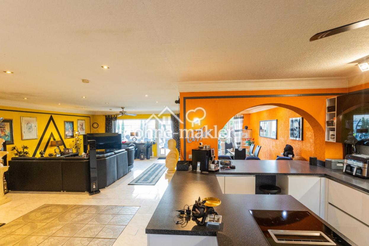 Von Küche in Wohn u Esszimmer