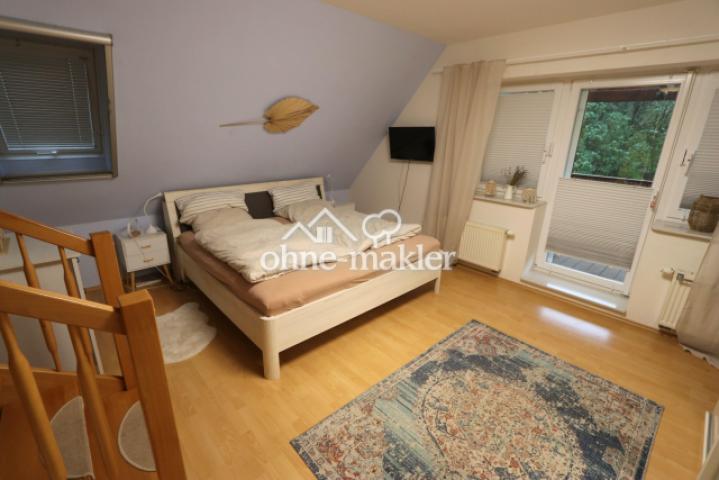 Schlafzimmer Eltern mit Balkon