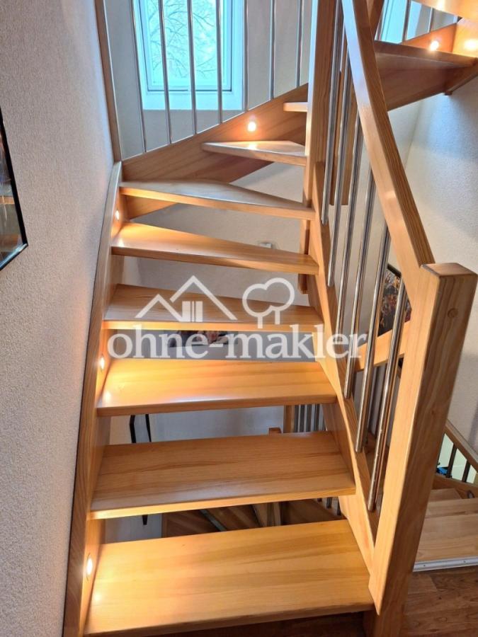 Treppe mit Strahlern
