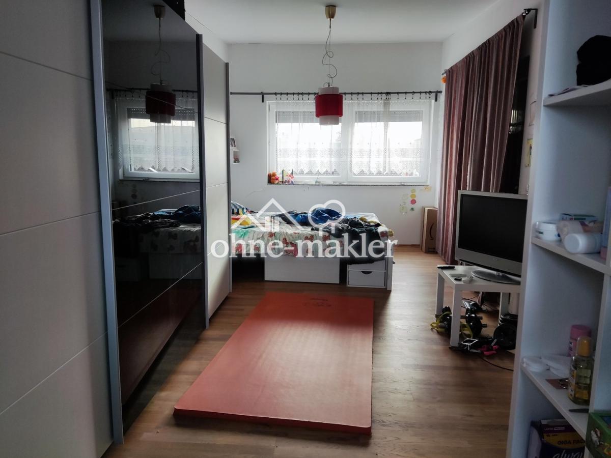 großer Raum im 2. Stock