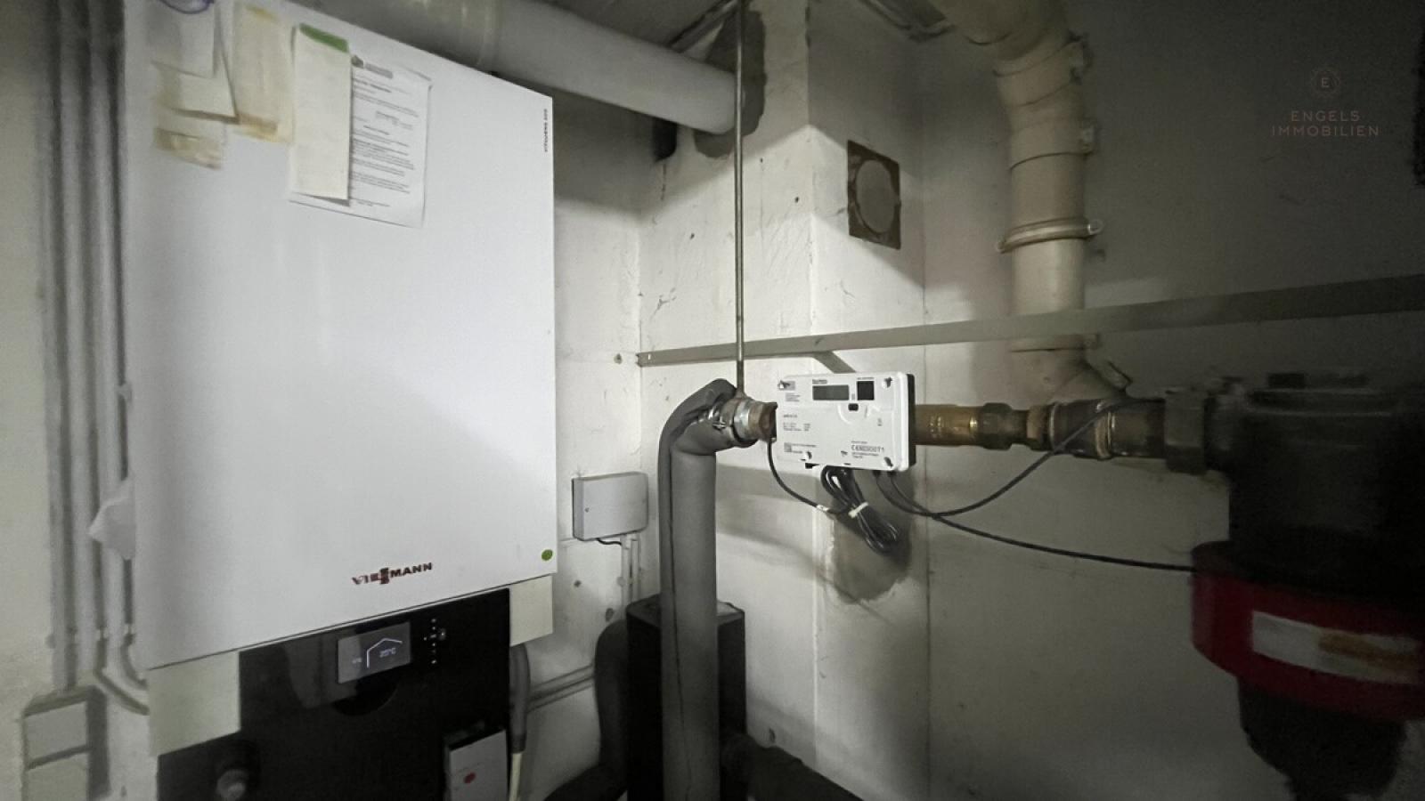 Brennwertheizung (Baujahr 2012)