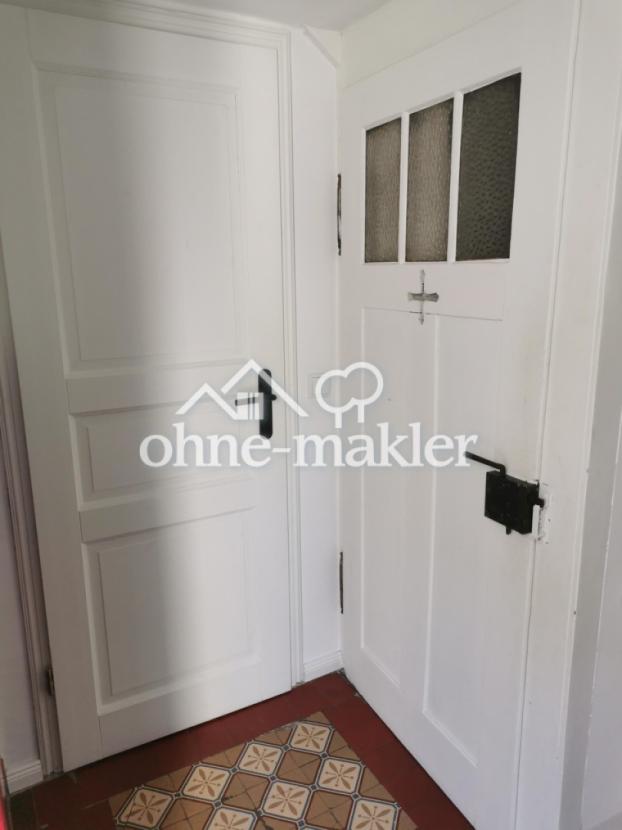 Gäste-WC li., Kellertür re.