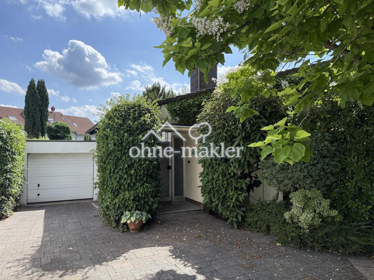 Einfahrt und Eingangsbereich