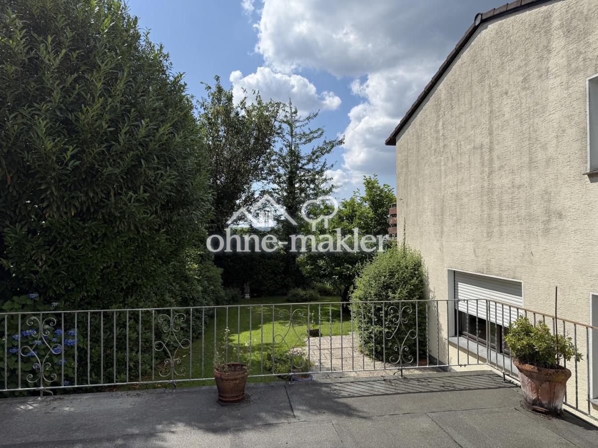 Blick vom Anbau  in den Garten