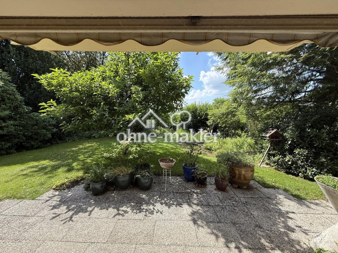 Blick v. Loggia in den Garten