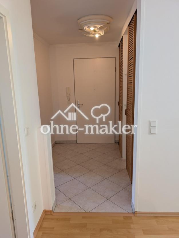 Flur 1  (Eingangstüre)