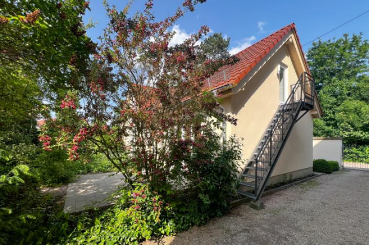 Separater Eingang zum OG