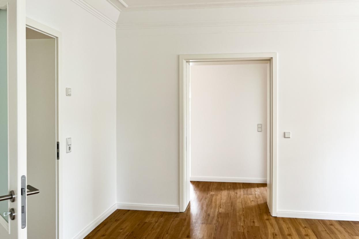 Hochwertige Ausstattung mit Designvenylboden & Stiltüren