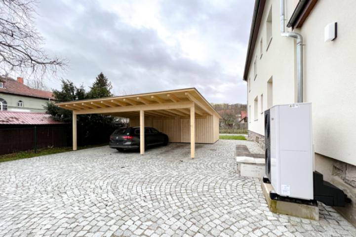 Neu errrichteter Carport